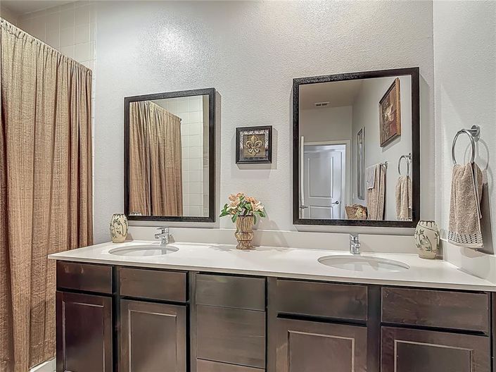 Image No.21-2 Bed Townhouse for sale