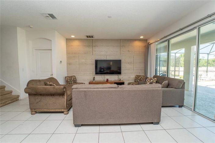 Image No.11-8 Bed Property for sale