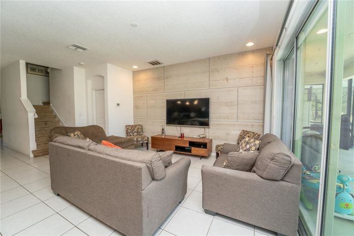 Image No.12-8 Bed Property for sale