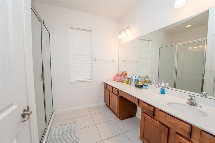 Image No.15-8 Bed Property for sale