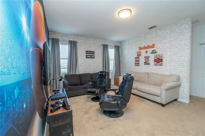 Image No.17-8 Bed Property for sale