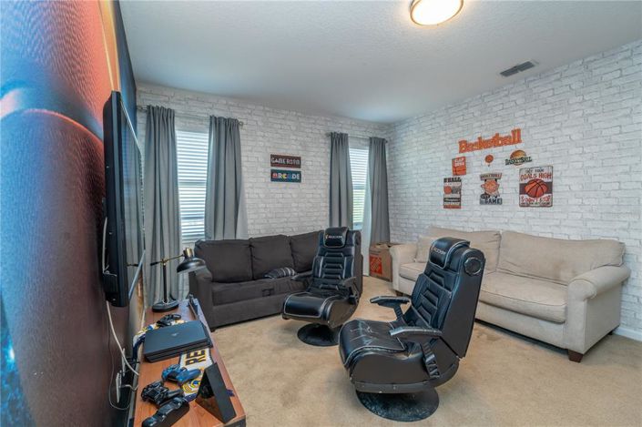 Image No.18-8 Bed Property for sale