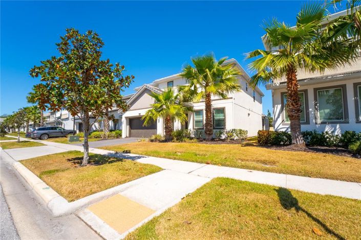 Image No.3-8 Bed Property for sale