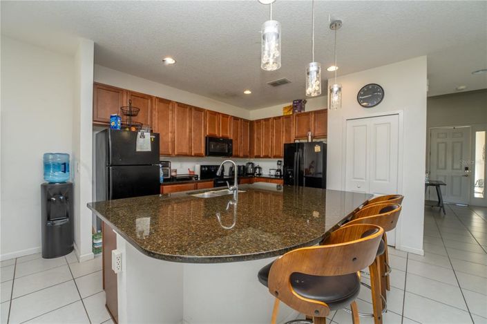 Image No.7-8 Bed Property for sale