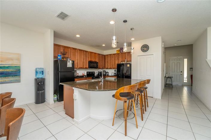 Image No.8-8 Bed Property for sale