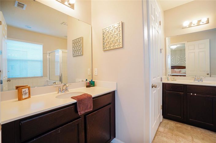 Image No.19-5 Bed Property for sale