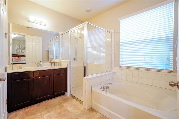 Image No.20-5 Bed Property for sale