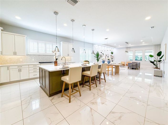 Image No.17-5 Bed Property for sale