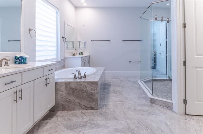 Image No.25-5 Bed Property for sale