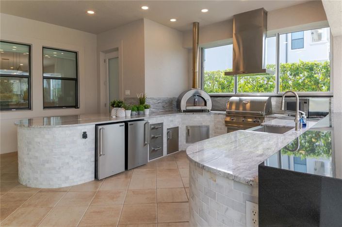 Image No.49-5 Bed Property for sale