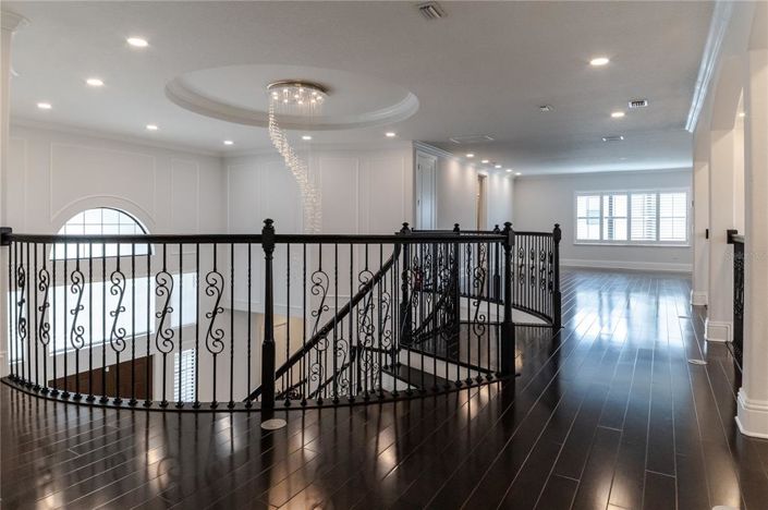 Image No.6-5 Bed Property for sale