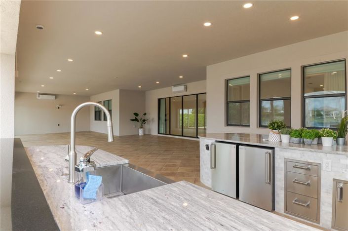 Image No.70-5 Bed Property for sale