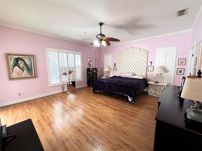 Image No.13-4 Bed Property for sale