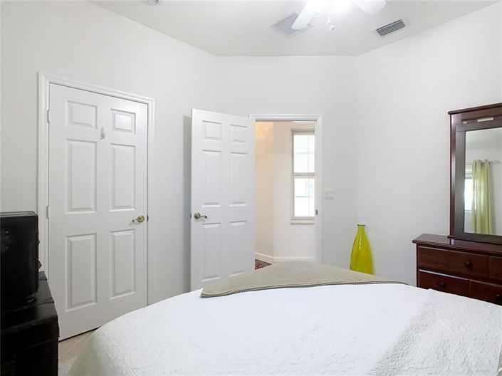 Image No.40-3 Bed Property for sale