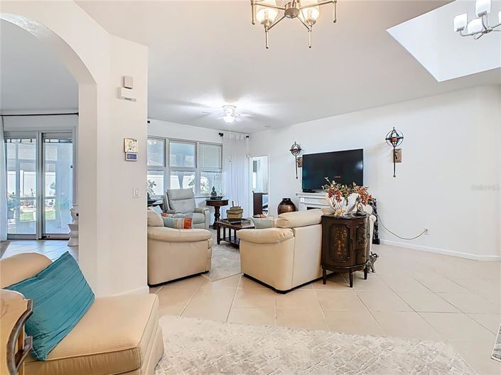 Image No.9-3 Bed Property for sale