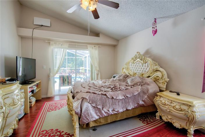 Image No.10-5 Bed Property for sale