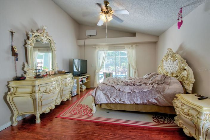 Image No.11-5 Bed Property for sale