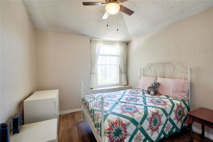 Image No.20-5 Bed Property for sale