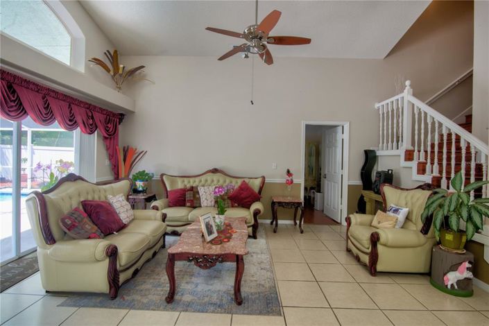 Image No.7-5 Bed Property for sale