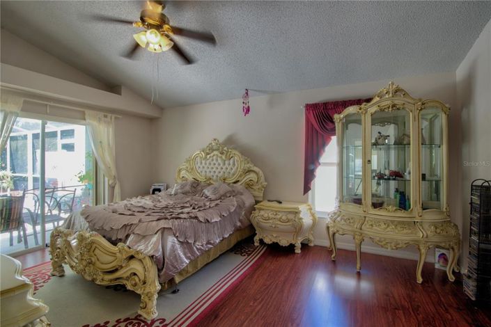 Image No.9-5 Bed Property for sale