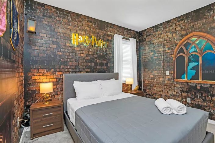 Image No.22-8 Bed Property for sale