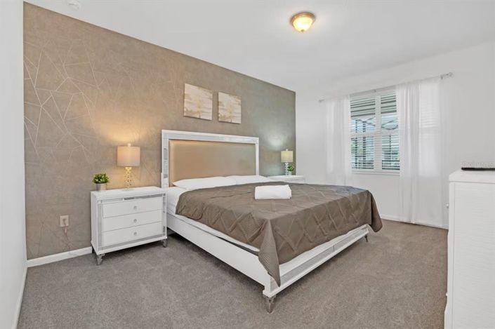 Image No.28-8 Bed Property for sale