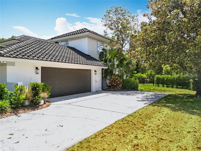 Image No.10-5 Bed Property for sale