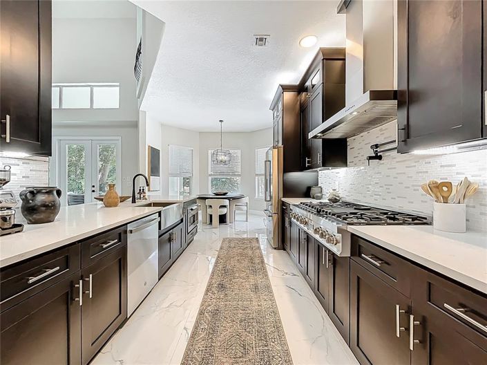 Image No.27-5 Bed Property for sale