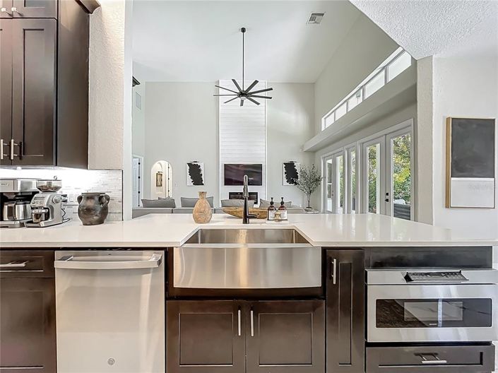 Image No.28-5 Bed Property for sale