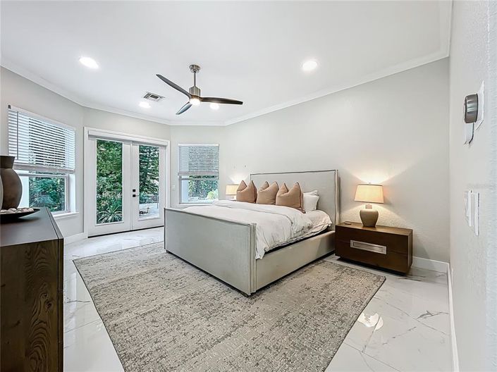 Image No.55-5 Bed Property for sale