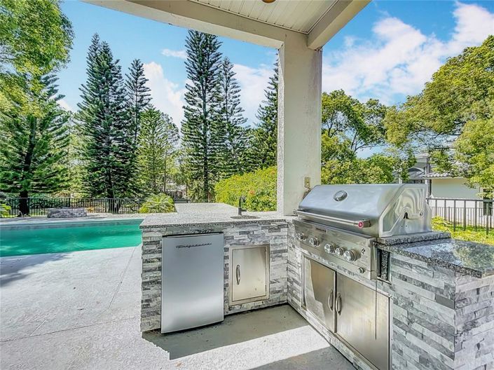 Image No.64-5 Bed Property for sale