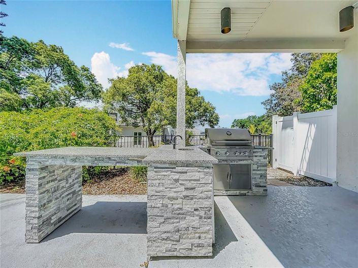 Image No.66-5 Bed Property for sale