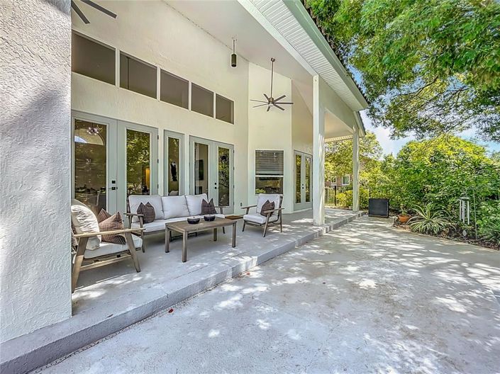 Image No.68-5 Bed Property for sale