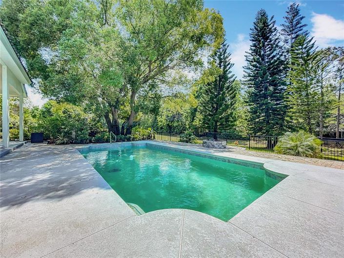 Image No.70-5 Bed Property for sale