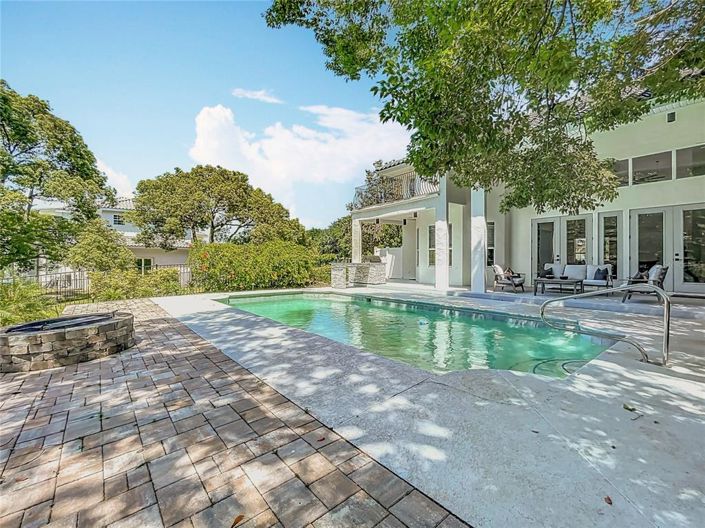 Image No.72-5 Bed Property for sale