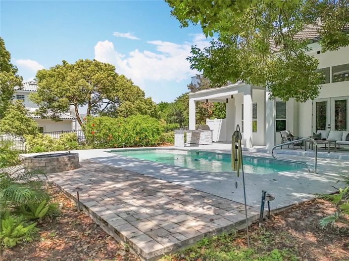 Image No.77-5 Bed Property for sale