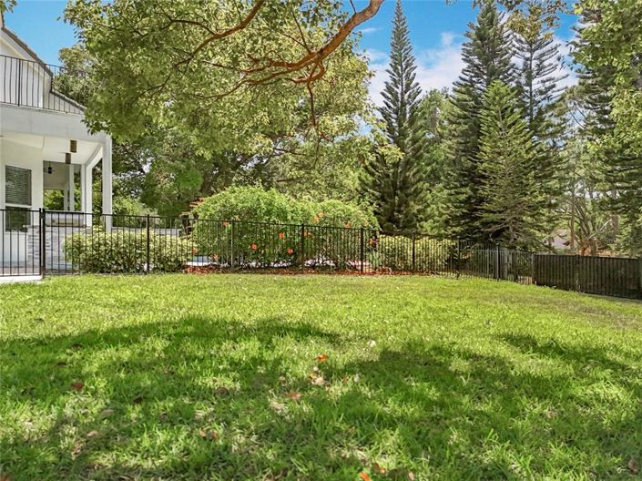 Image No.80-5 Bed Property for sale