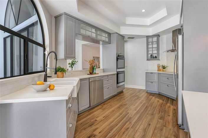 Image No.10-5 Bed Property for sale