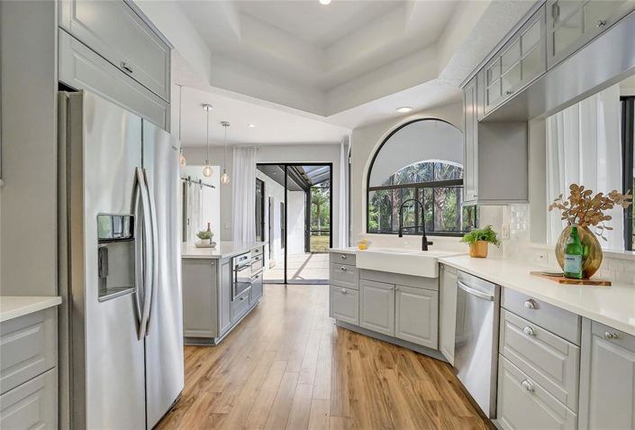 Image No.12-5 Bed Property for sale