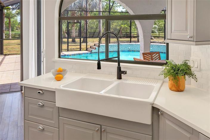 Image No.13-5 Bed Property for sale