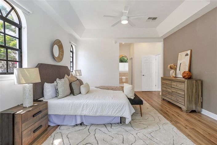 Image No.19-5 Bed Property for sale