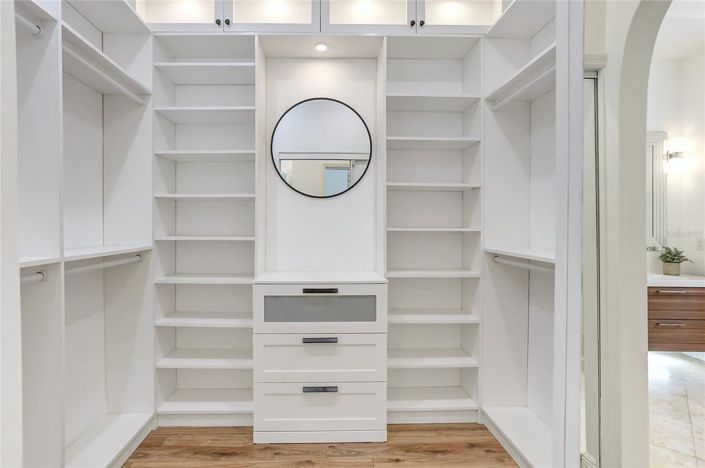 Image No.20-5 Bed Property for sale