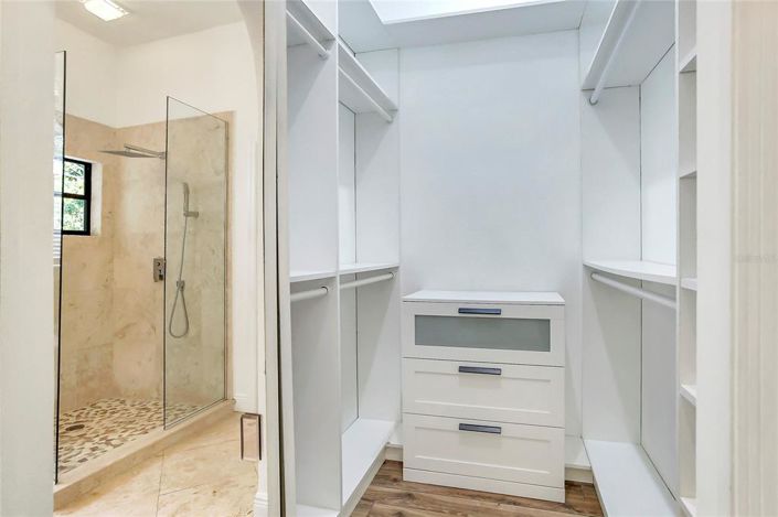 Image No.21-5 Bed Property for sale