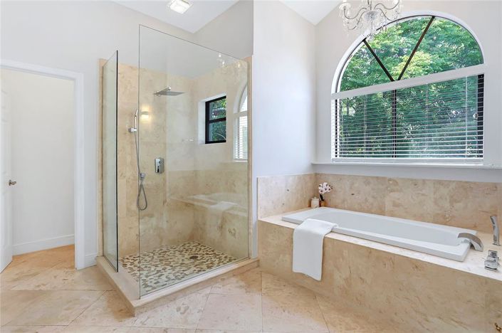 Image No.23-5 Bed Property for sale