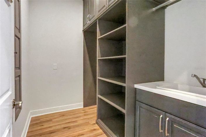 Image No.26-5 Bed Property for sale