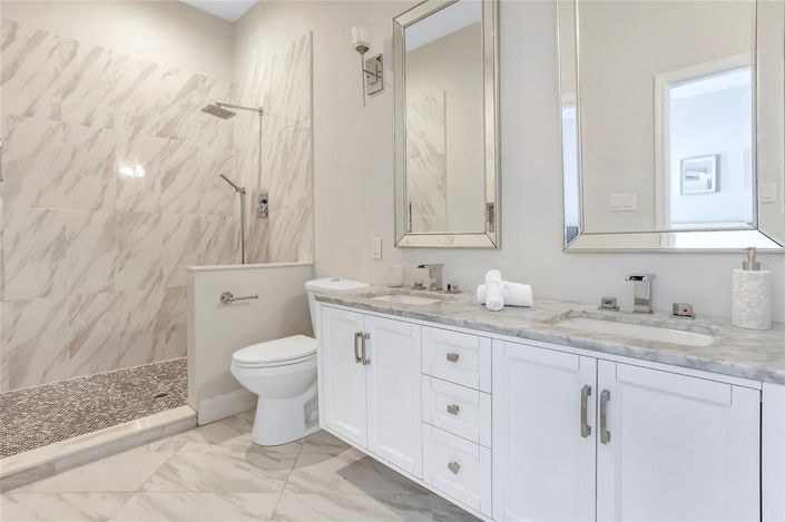 Image No.28-5 Bed Property for sale