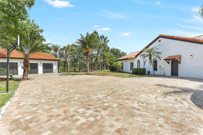 Image No.42-5 Bed Property for sale