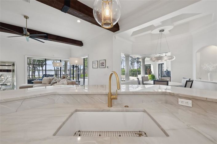 Image No.22-5 Bed Property for sale