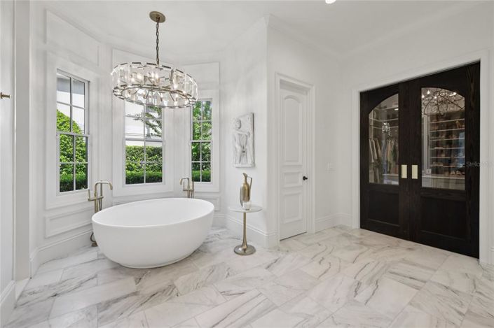 Image No.36-5 Bed Property for sale