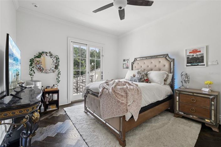 Image No.61-5 Bed Property for sale